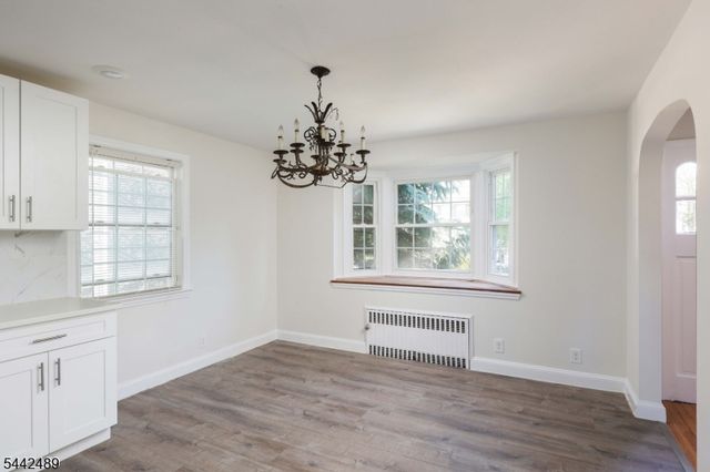 813 Miltonia St, Linden City, NJ 07036