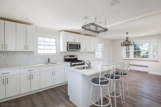 813 Miltonia St, Linden City, NJ 07036