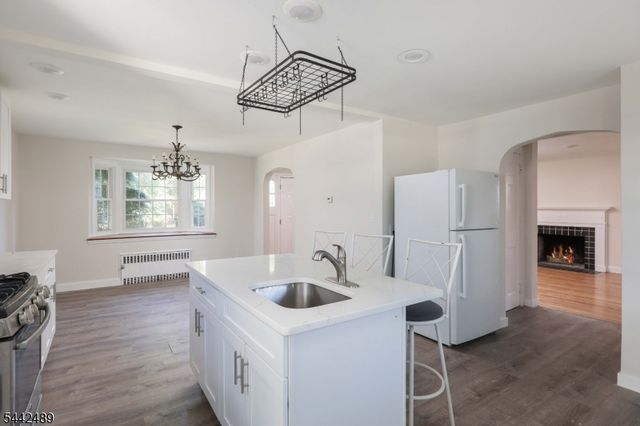 813 Miltonia St, Linden City, NJ 07036