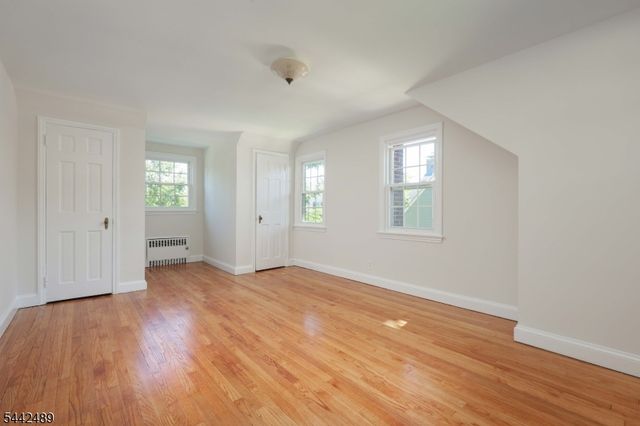 813 Miltonia St, Linden City, NJ 07036