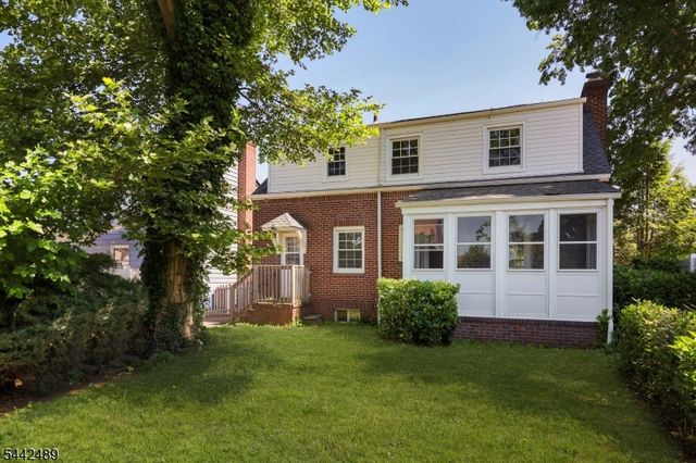 813 Miltonia St, Linden City, NJ 07036