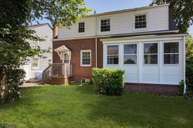813 Miltonia St, Linden City, NJ 07036