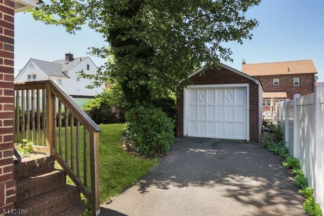 813 Miltonia St, Linden City, NJ 07036