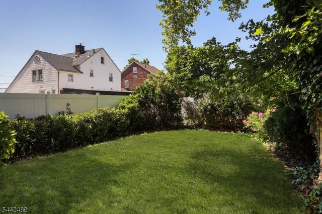 813 Miltonia St, Linden City, NJ 07036