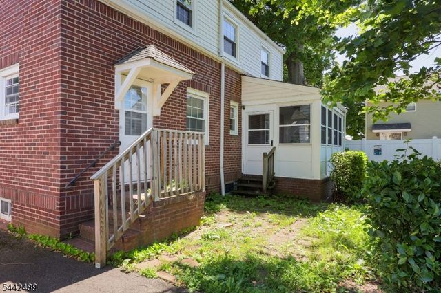 813 Miltonia St, Linden City, NJ 07036