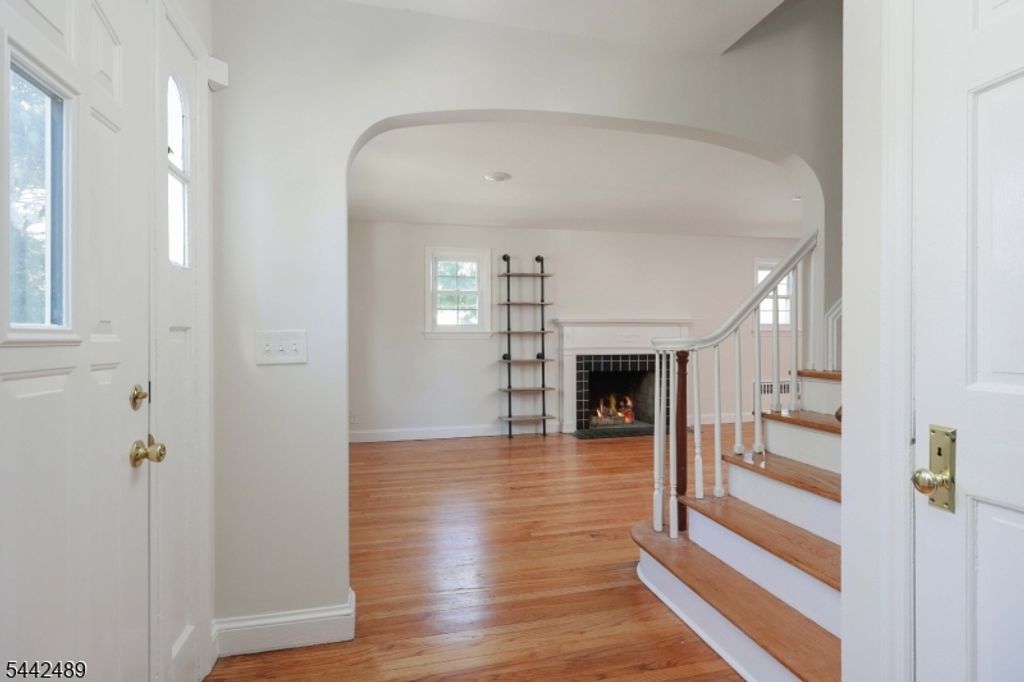 813 Miltonia St, Linden City, NJ 07036 — photo 5