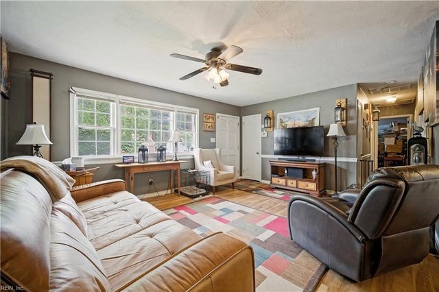 3704 Linnet LN, Portsmouth, VA 23703