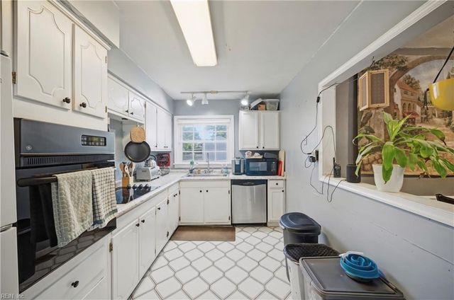 3704 Linnet LN, Portsmouth, VA 23703