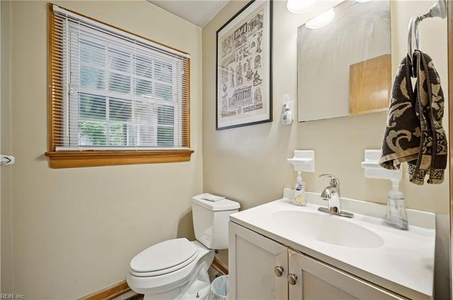 3704 Linnet LN, Portsmouth, VA 23703
