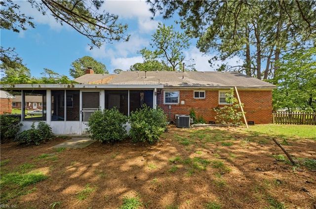 3704 Linnet LN, Portsmouth, VA 23703