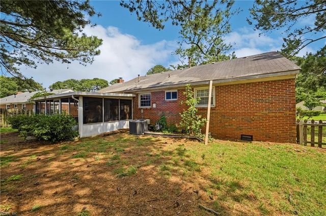 3704 Linnet LN, Portsmouth, VA 23703