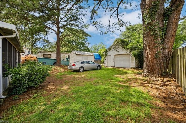 3704 Linnet LN, Portsmouth, VA 23703
