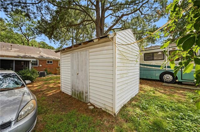 3704 Linnet LN, Portsmouth, VA 23703