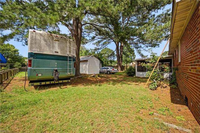 3704 Linnet LN, Portsmouth, VA 23703