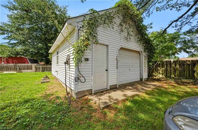 3704 Linnet LN, Portsmouth, VA 23703