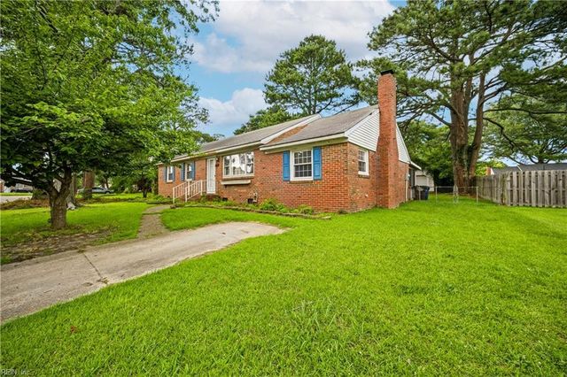 3704 Linnet LN, Portsmouth, VA 23703