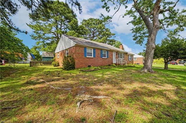 3704 Linnet LN, Portsmouth, VA 23703