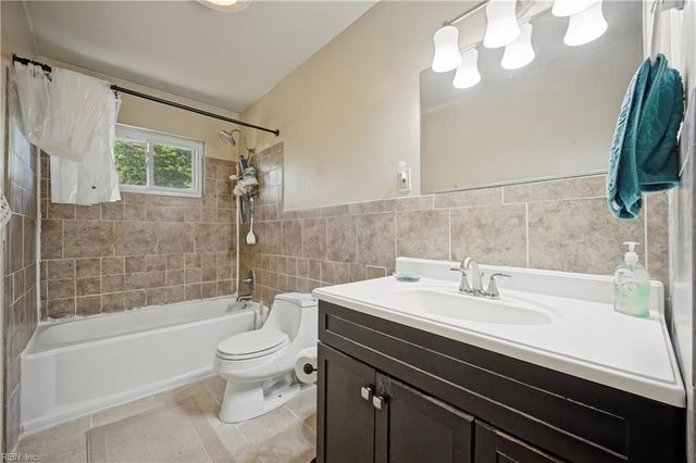 3704 Linnet LN, Portsmouth, VA 23703