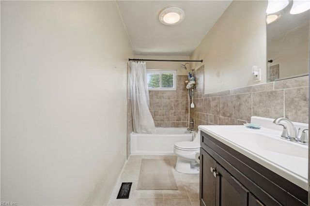 3704 Linnet LN, Portsmouth, VA 23703