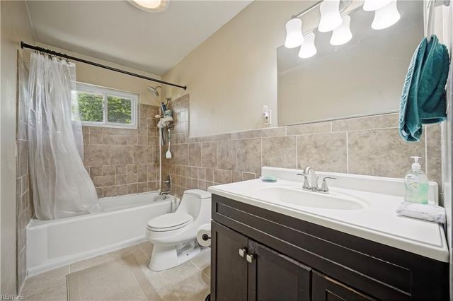3704 Linnet LN, Portsmouth, VA 23703