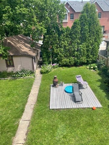 211 N Larch Avenue, Elmhurst, IL 60126