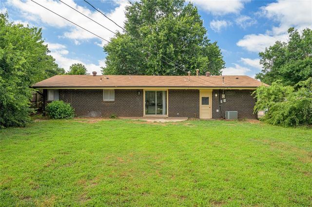 1021 W Woodcrest Drive, Midwest City, OK 73110
