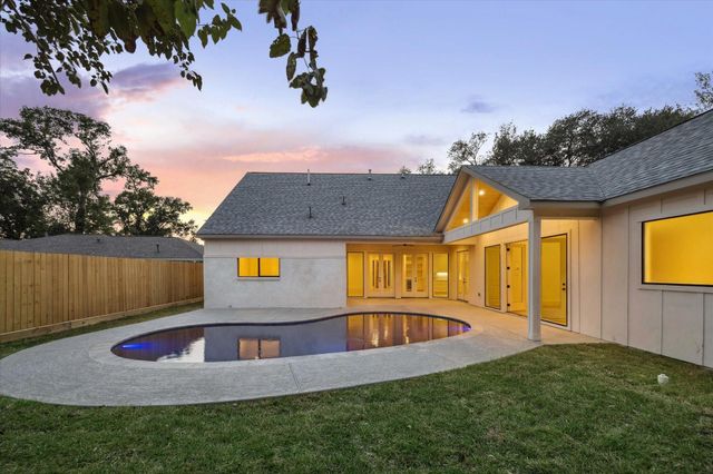 1918 Spillers Lane, Houston, TX 77043