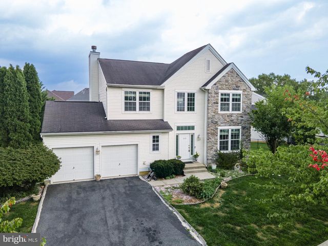 1035 JERVIN DR, Allentown, PA 18104
