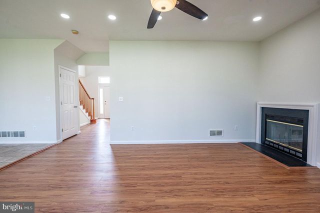 1035 JERVIN DR, Allentown, PA 18104