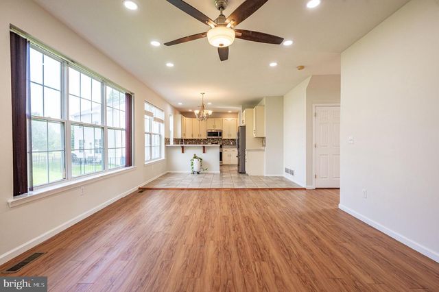 1035 JERVIN DR, Allentown, PA 18104