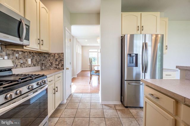 1035 JERVIN DR, Allentown, PA 18104