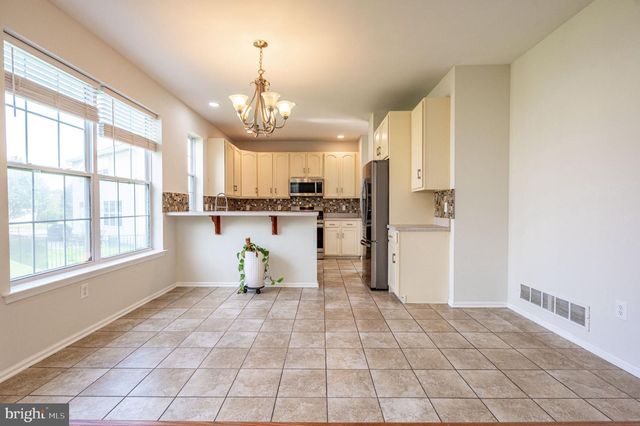 1035 JERVIN DR, Allentown, PA 18104
