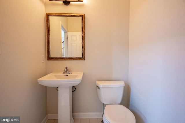 1035 JERVIN DR, Allentown, PA 18104