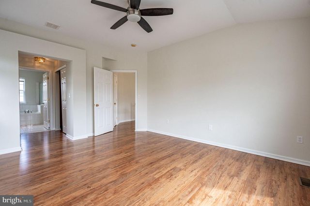 1035 JERVIN DR, Allentown, PA 18104