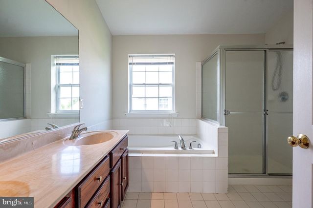 1035 JERVIN DR, Allentown, PA 18104