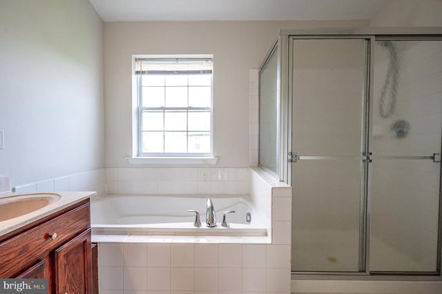 1035 JERVIN DR, Allentown, PA 18104