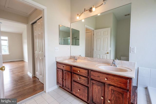 1035 JERVIN DR, Allentown, PA 18104