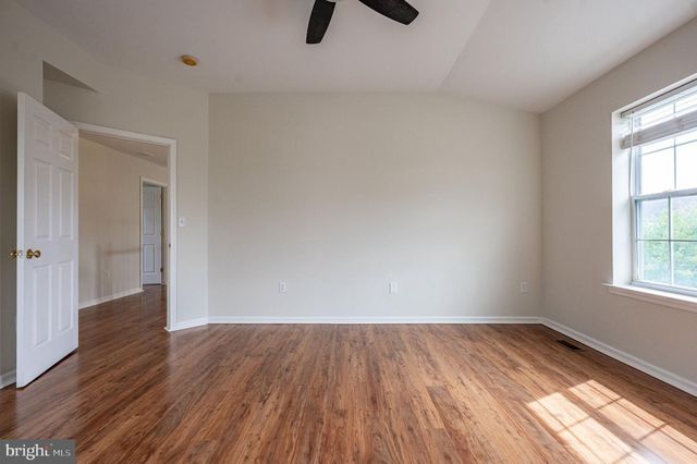 1035 JERVIN DR, Allentown, PA 18104