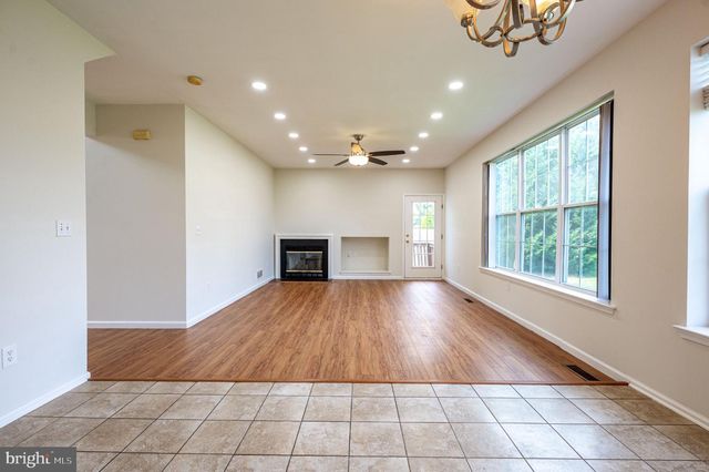 1035 JERVIN DR, Allentown, PA 18104
