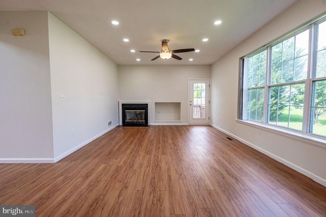 1035 JERVIN DR, Allentown, PA 18104