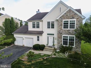 1035 JERVIN DR, Allentown, PA 18104