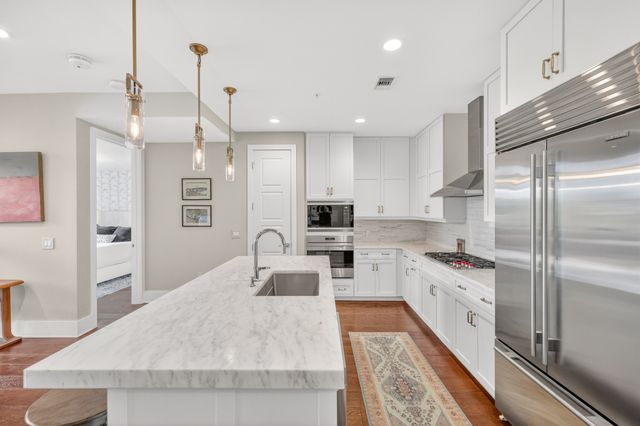20 Rutledge St Apt 204, Nashville, TN 37210