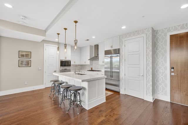 20 Rutledge St Apt 204, Nashville, TN 37210