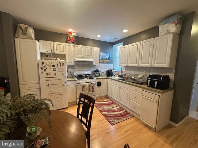 927 W SHUNK ST, Philadelphia, PA 19148