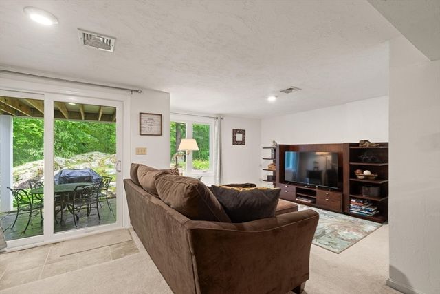 92 Old Quarry 92, Weymouth, MA 02188