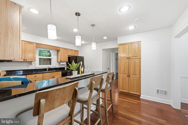 1301 LOPP CT, Herndon, VA 20170