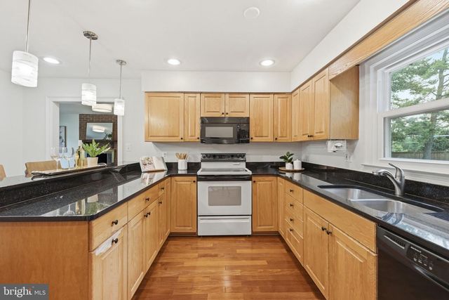1301 LOPP CT, Herndon, VA 20170