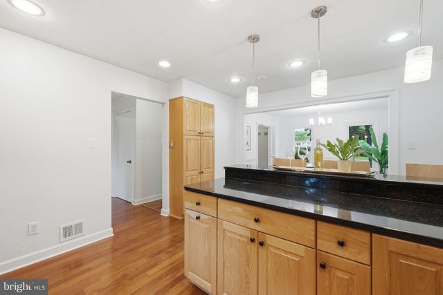 1301 LOPP CT, Herndon, VA 20170