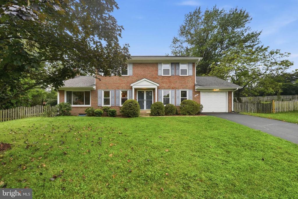 1301 LOPP CT, Herndon, VA 20170