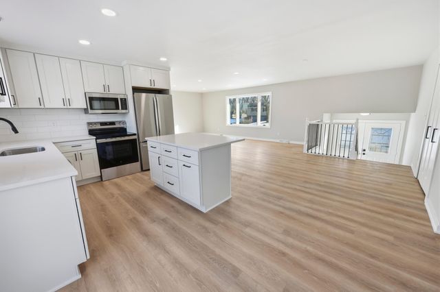 13952 Rice Lake Circle, Maple Grove, MN 55369